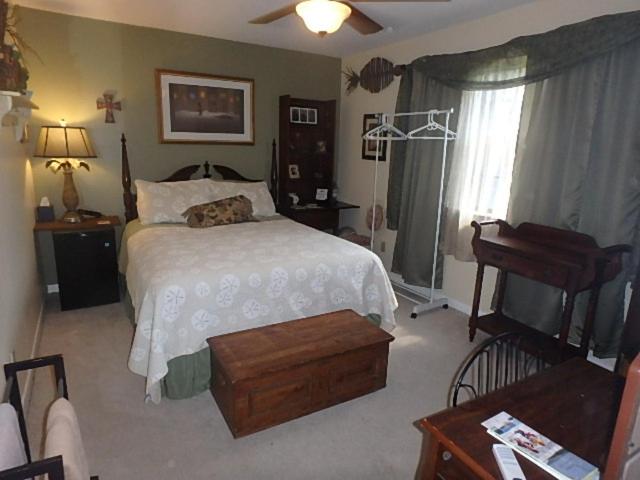 Queen Room interior